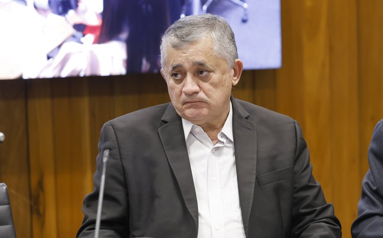 Líder do governo quer votar projetos sobre corte de gastos e aumento da arrecadação