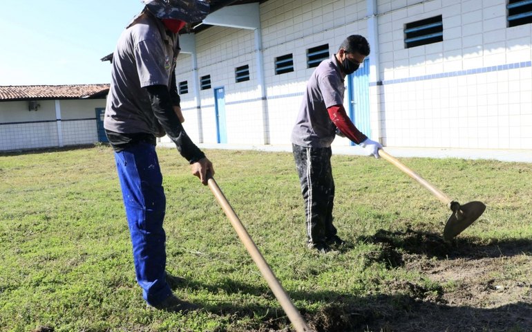 Seris e Seduc iniciam parceria para reforma estrutural em escolas da rede estadual