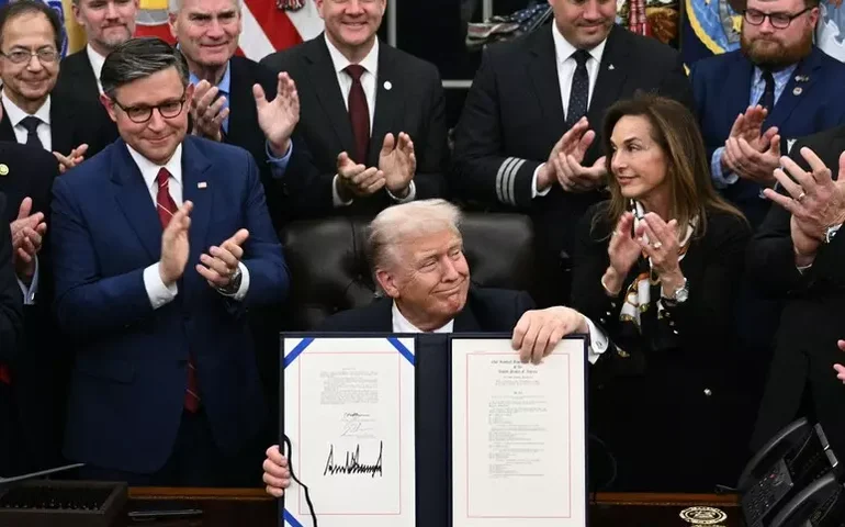 Trump sanciona acordo e encerra shutdown mais longo dos EUA