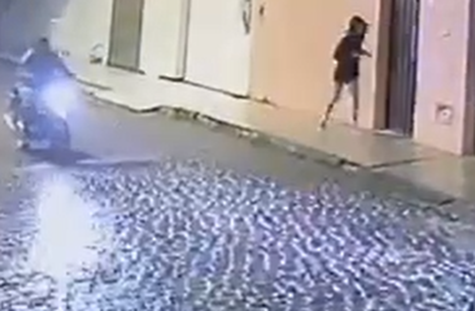 Adolescente é perseguida por motociclista a caminho de casa em Poço Verde; VÍDEO