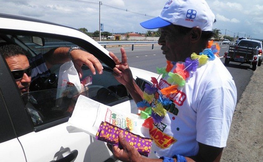 DER realiza blitze educativas durante as prévias carnavalescas