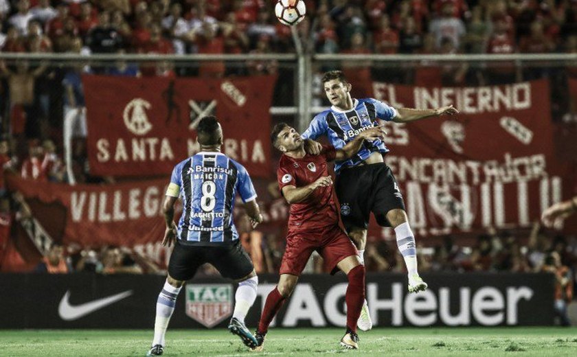 Com um a mais, Grêmio empata com o Independiente no 1º jogo da Recopa