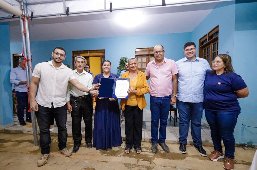 Tia Júlia assina Ordem de Serviço para drenagem e pavimentação do Loteamento Canaã