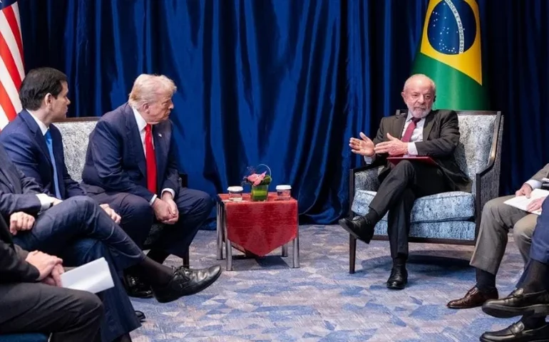 Brasil resiste, impõe sua soberania e derrota Donald Trump em disputa diplomática sobre Bolsonaro