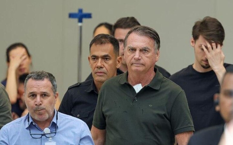 Bolsonaro tem pico de pressão e inicia tratamento para apneia do sono, diz Carlos Bolsonaro