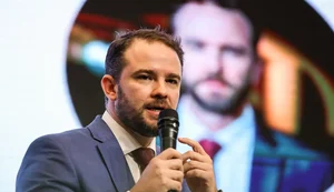 Dario Durigan coloca decisão sobre retirada de subsídio da gasolina para semana que vem