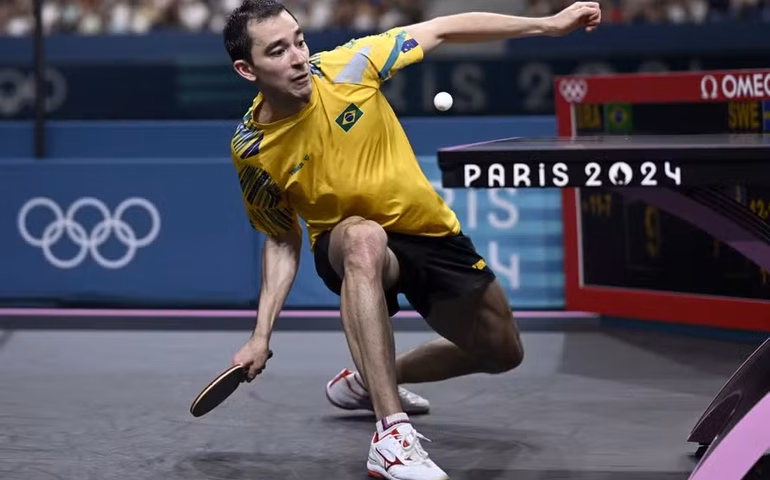 Hugo Calderano perde de sueco e disputará o bronze no tênis de mesa na Olimpíada de Paris-2024