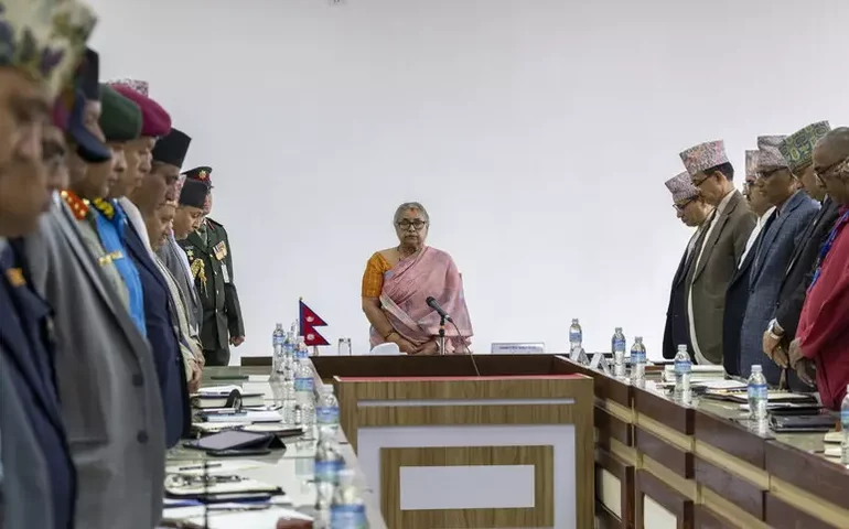 Nova premiê toma posse no Nepal e promete ouvir 'geração Z'