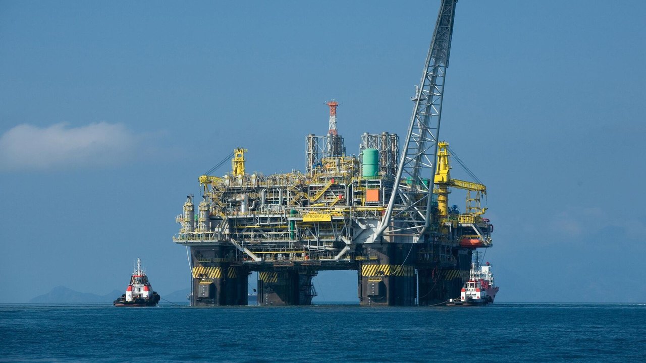 Petrobras retoma renovação da frota e entregará 98 embarcações em 5 anos, diz Magda