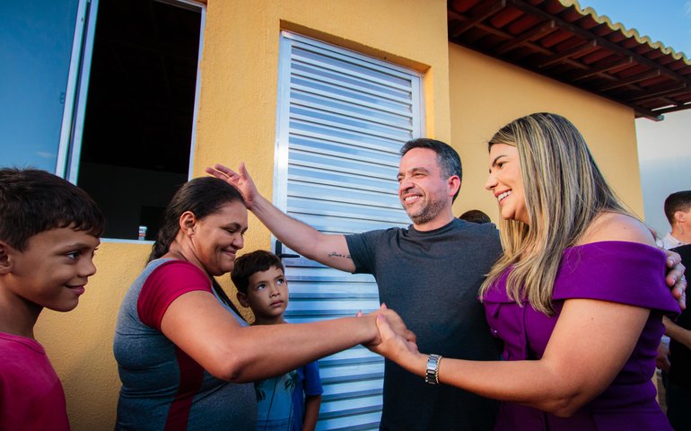 Governador entrega casas e inaugura 13,5 km de asfalto em Senador Rui Palmeira