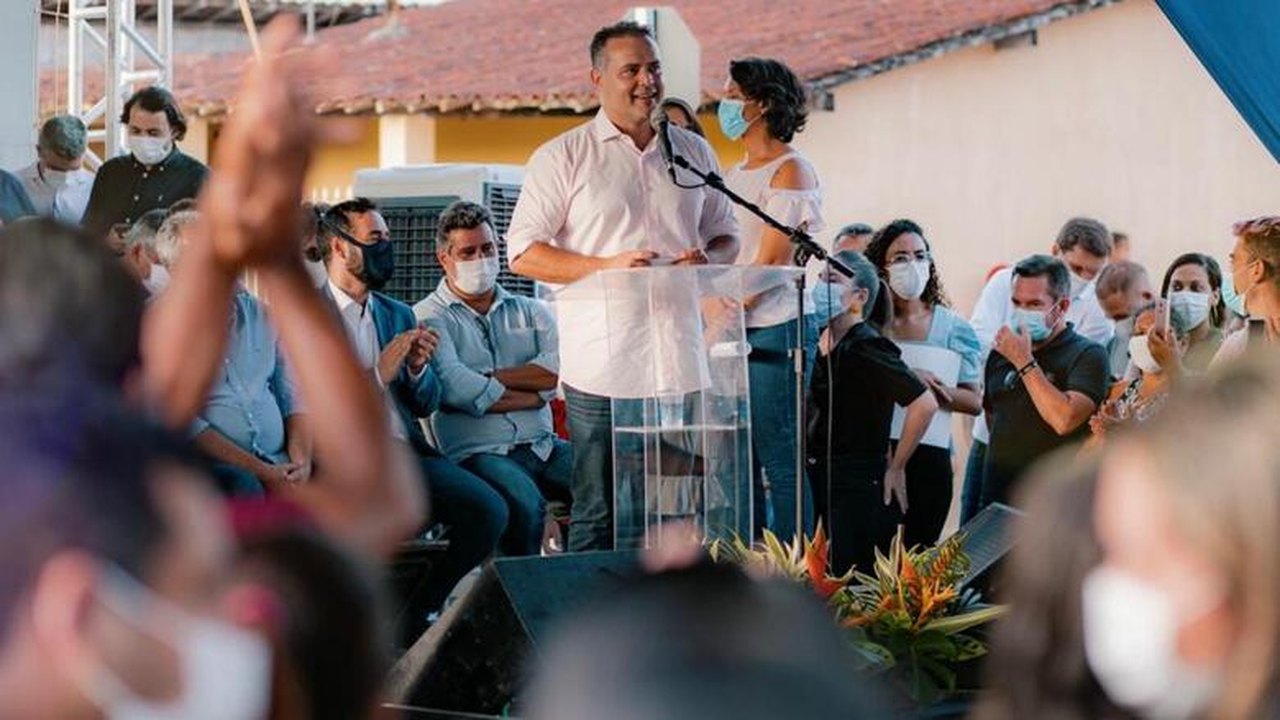 Renan Filho garante retomada de conjunto habitacional em Atalaia