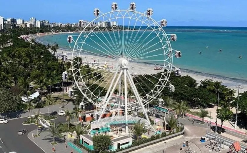 Roda-gigante da Pajuçara chama atenção ao pular o número 13