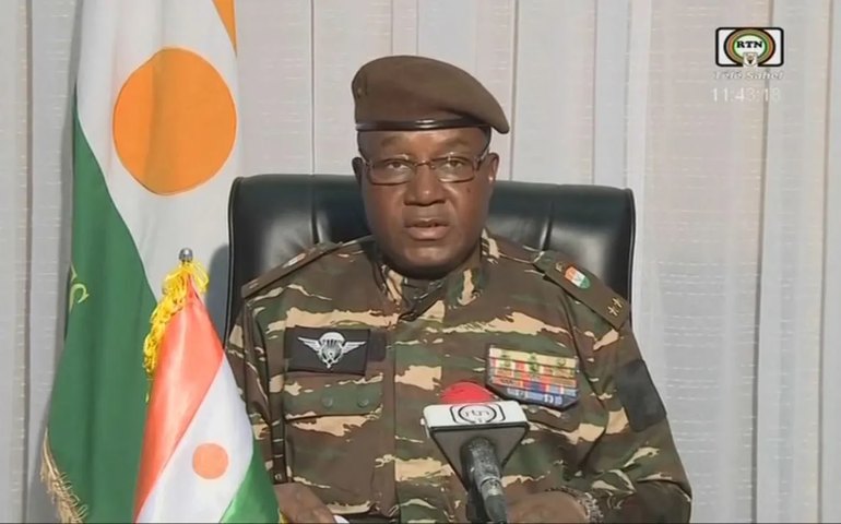 General Abdourahamane Tchiani se apresenta como o novo líder do Níger após golpe de Estado