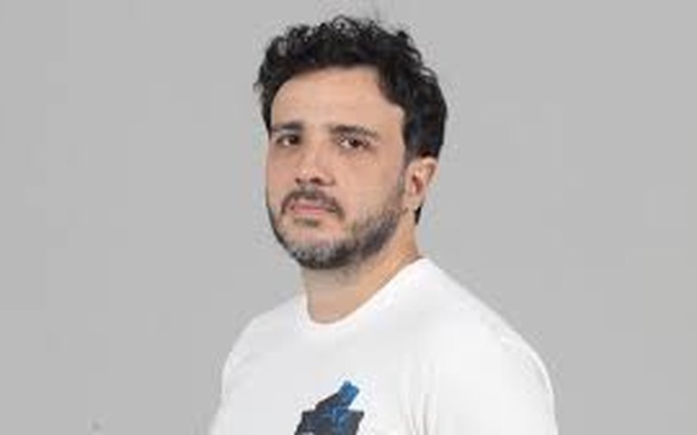 Presidente do MBL chama Flávio Bolsonaro de ladrão e diz que senador precisa 'ser destruído'