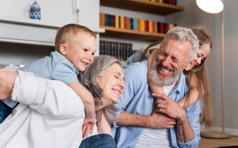Dia dos Avós: entenda como a relação deles com as crianças ajuda na educação dos pequenos