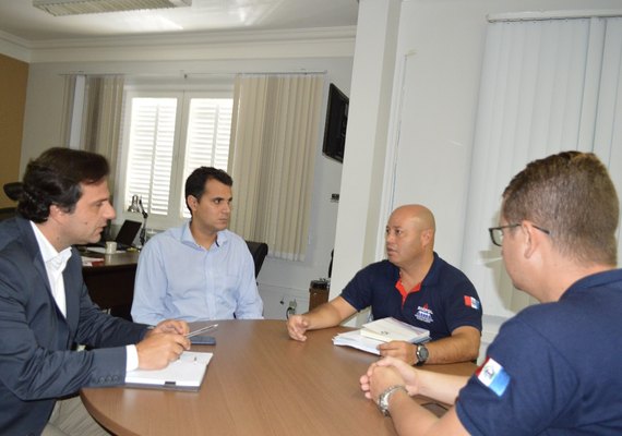 Sindpol e Defensoria Pública entrarão com ação na Justiça contra o Estado pedindo indenização para PCs contra a custódia de preso