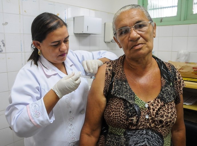 Gripe: vacinação em postos volantes segue no final de semana