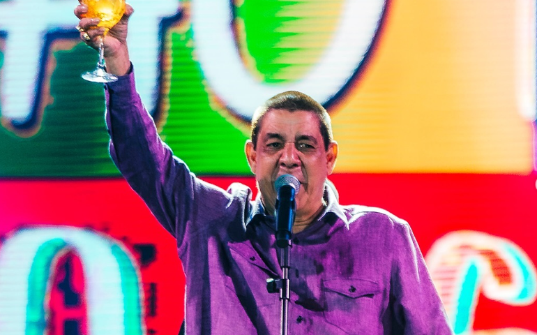 Zeca Pagodinho comanda show morno de samba em dia confuso no Rock In Rio