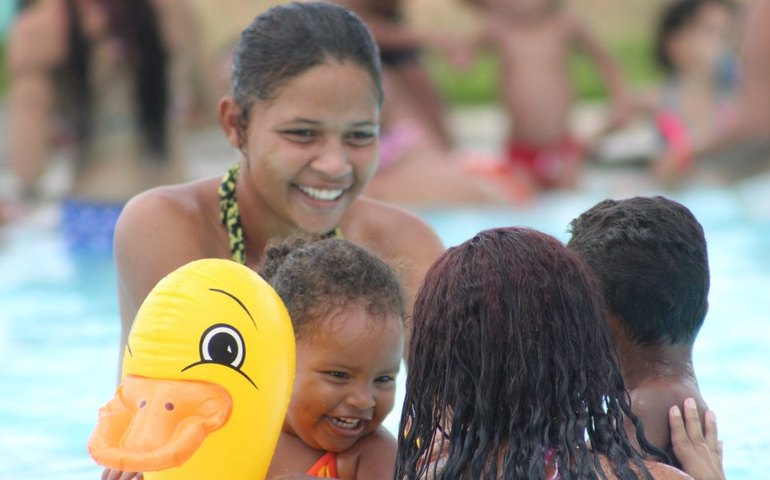 Mães da Creche Sebastiana Bezerra ganham de dia de lazer e homenagens