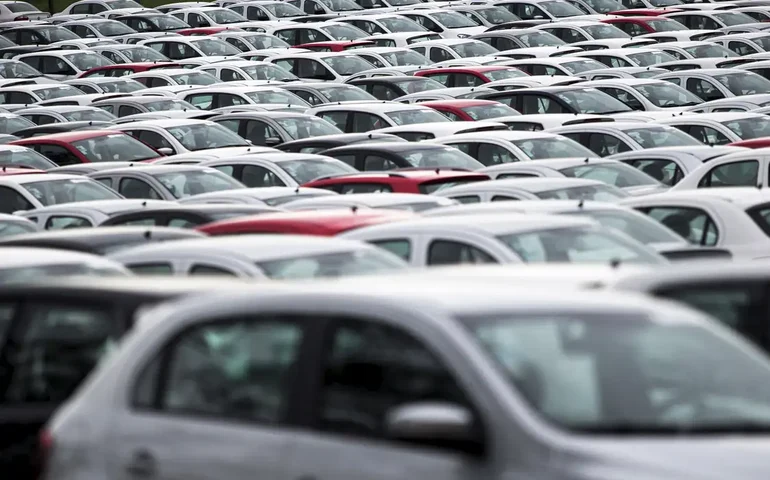 Fenabrave eleva de 14,7% para 15,1% previsão de alta das vendas de veículos em 2024