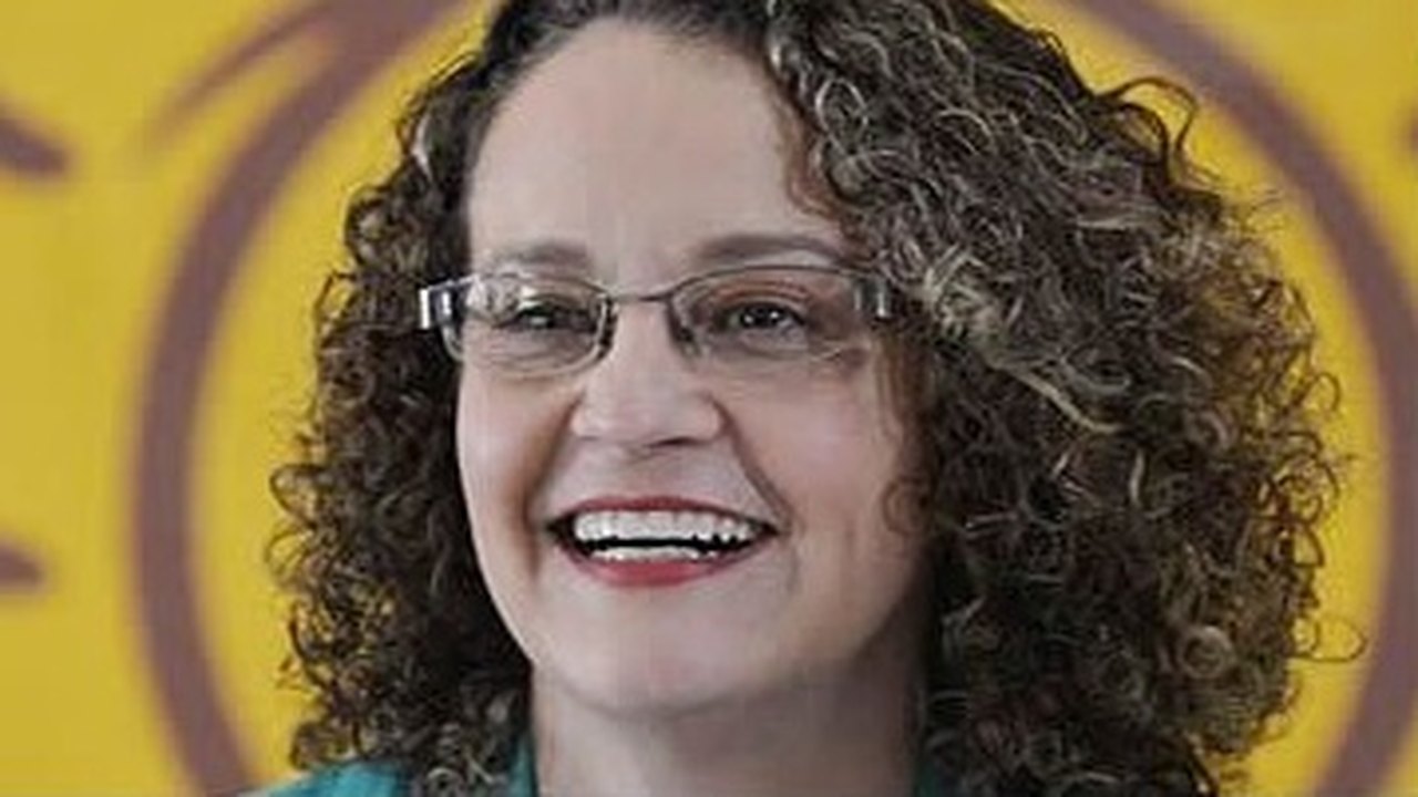 Luciana Genro sofre acidente de carro, mas não se machuca