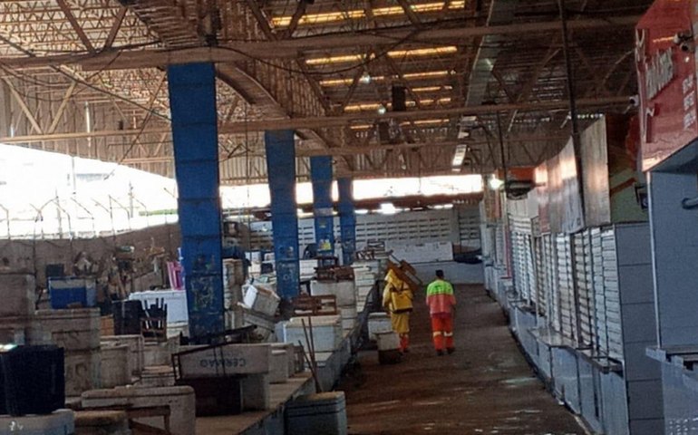 Mercado da Produção recebeu ação integrada de limpeza nesta segunda (23)
