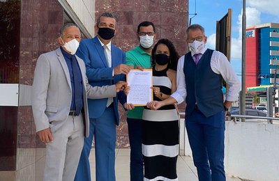 Advogados comemoram decisão do TJ que manteve a suspensão do pagamento do 13º de vereadores