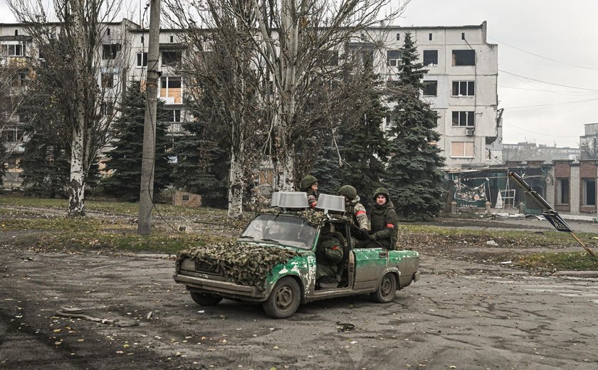 Analista: expulsão das tropas da Ucrânia de cidade-chave em Donbass significaria fim da luta pela região