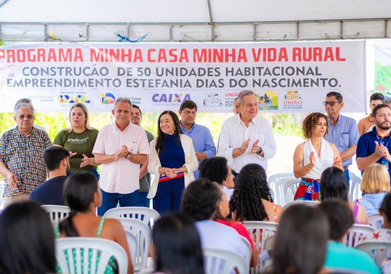Ronaldo Lessa participa da entrega de unidades habitacionais a quilombolas em Dois Riachos