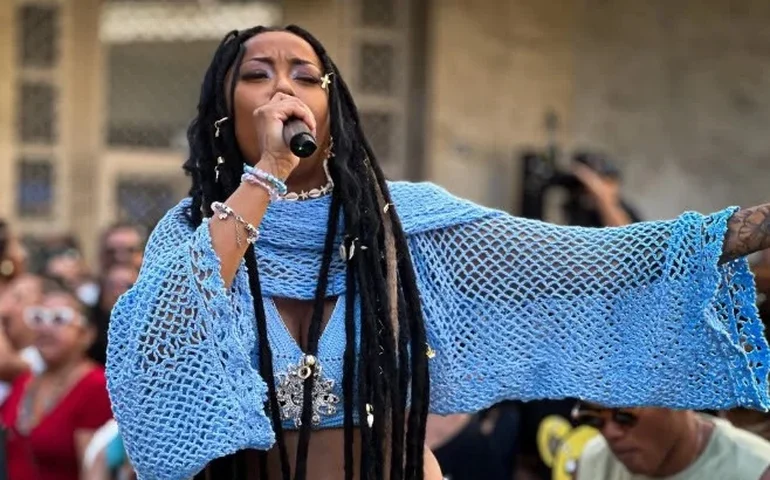 Raquel Moreira transforma praça de Belo Horizonte em roda de samba e lança o disco 'Pagode Popular Brasileiro'