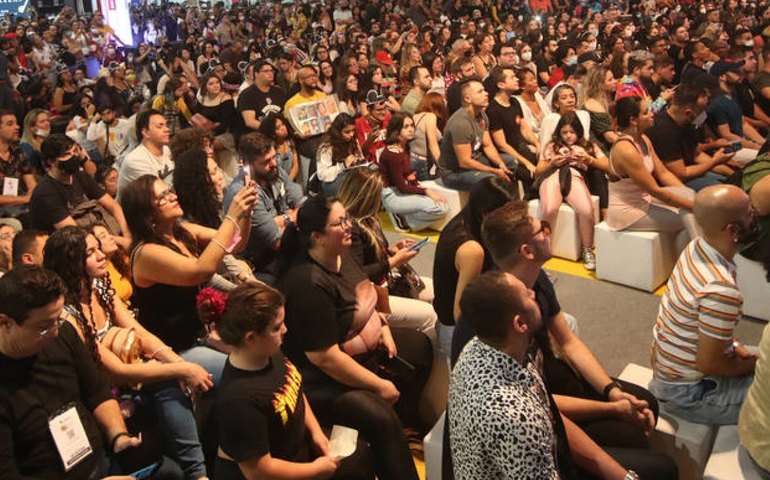 Tiktokers, autores estreantes e mulheres marcam edição da Bienal do Livro de SP