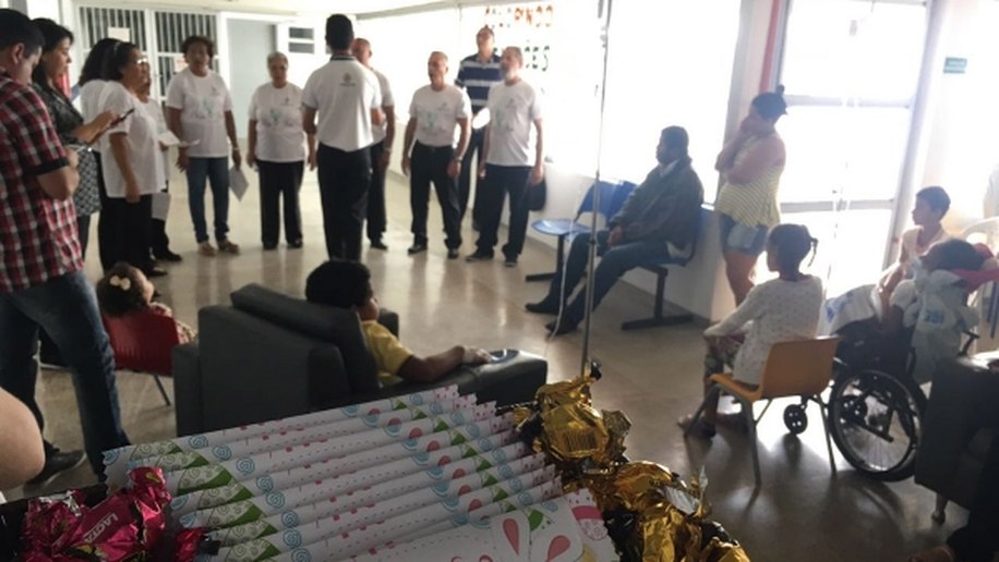 Músicas, sorrisos, carinho e fraternidade marcam ação de Páscoa no HGE