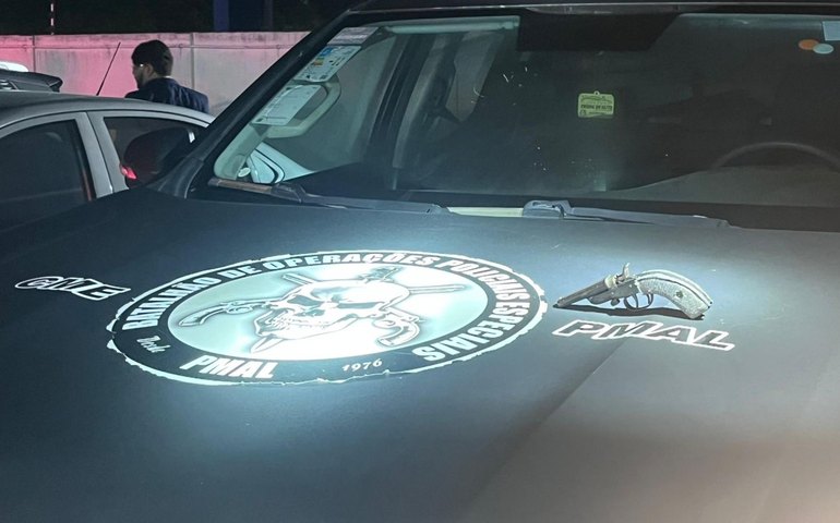 Polícia Militar apreende armas e drogas em três bairros de Maceió