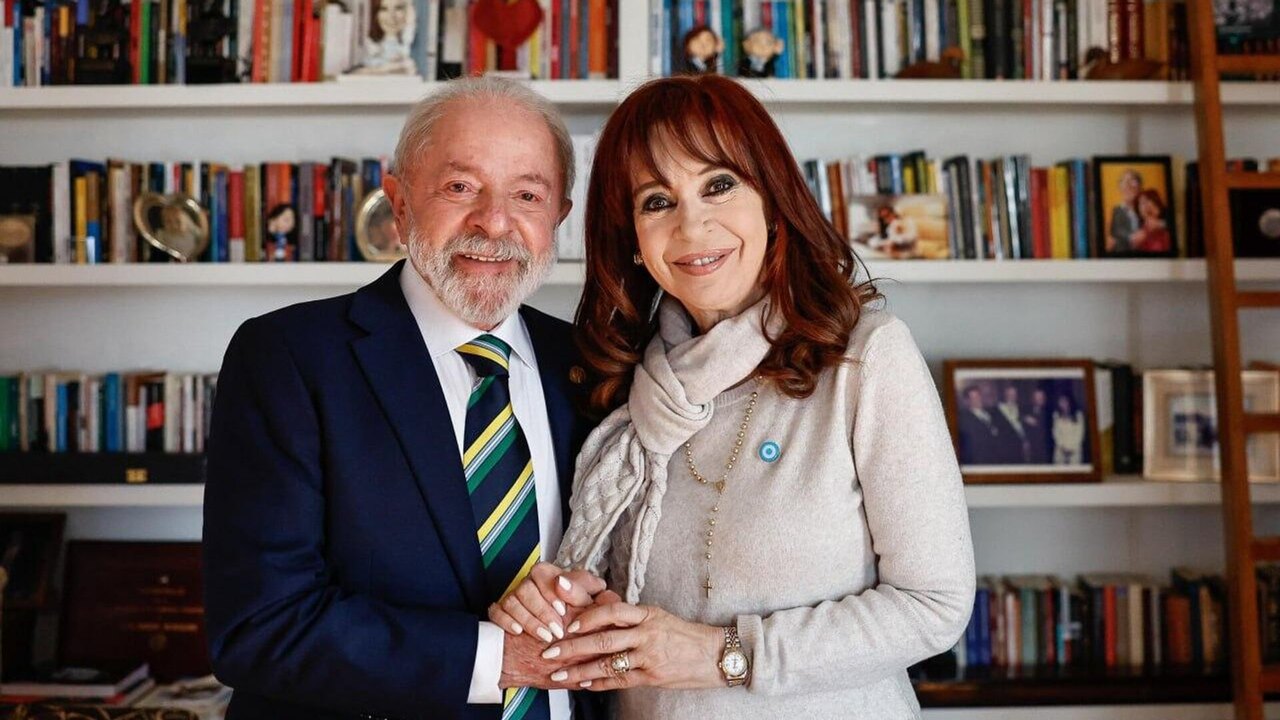 Após visita, Lula publica nota de solidariedade a Cristina Kirchner em suas redes