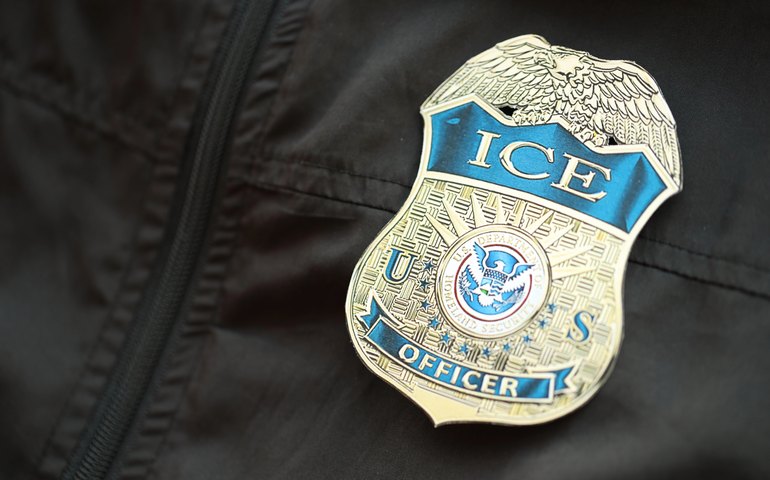 Blitz da ICE mata uma pessoa no subúrbio de Chicago após tentativa de fuga