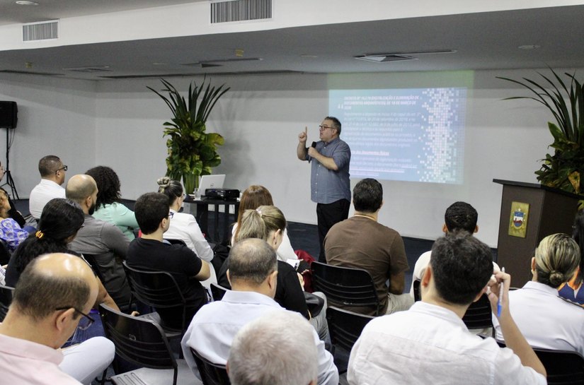 Governo de Alagoas realiza debate sobre transparência na gestão de documentos