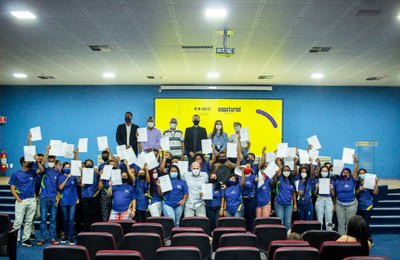 Equatorial Alagoas entrega certificados de cursos profissionalizantes para moradores do Cigano
