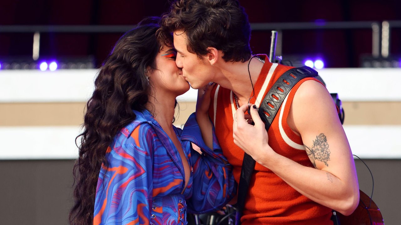 Camila Cabello e Shawn Mendes são vistos se beijando e acendem rumores de retorno