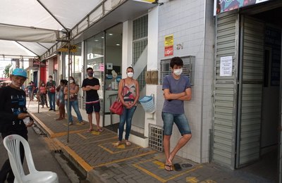 Prefeitura de Palmeira reforça disciplinamento de filas para evitar contágio por coronavírus