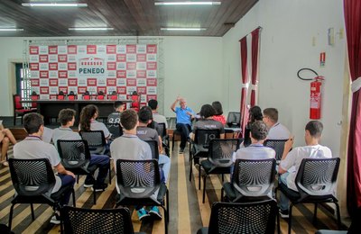 Estudantes participam de oficinas de escrita criativa da 2ª Festa Literária de Penedo
