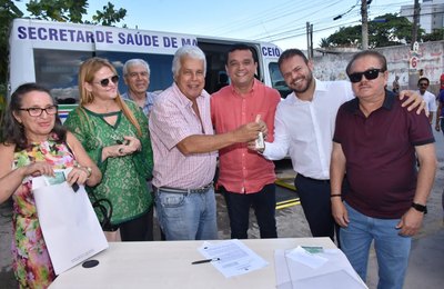 SMS entrega vans e ambulância para pessoas com deficiência