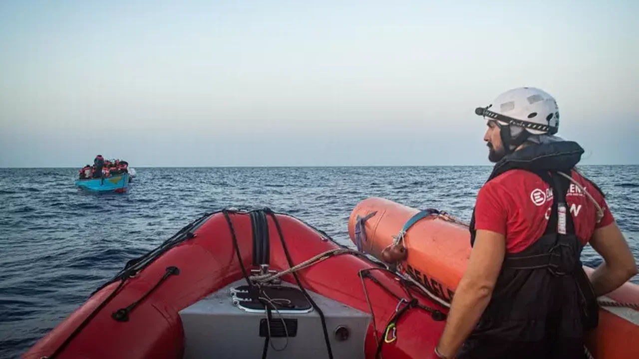 Navio humanitário resgata 50 migrantes na costa da Líbia; 7 morrem durante travessia