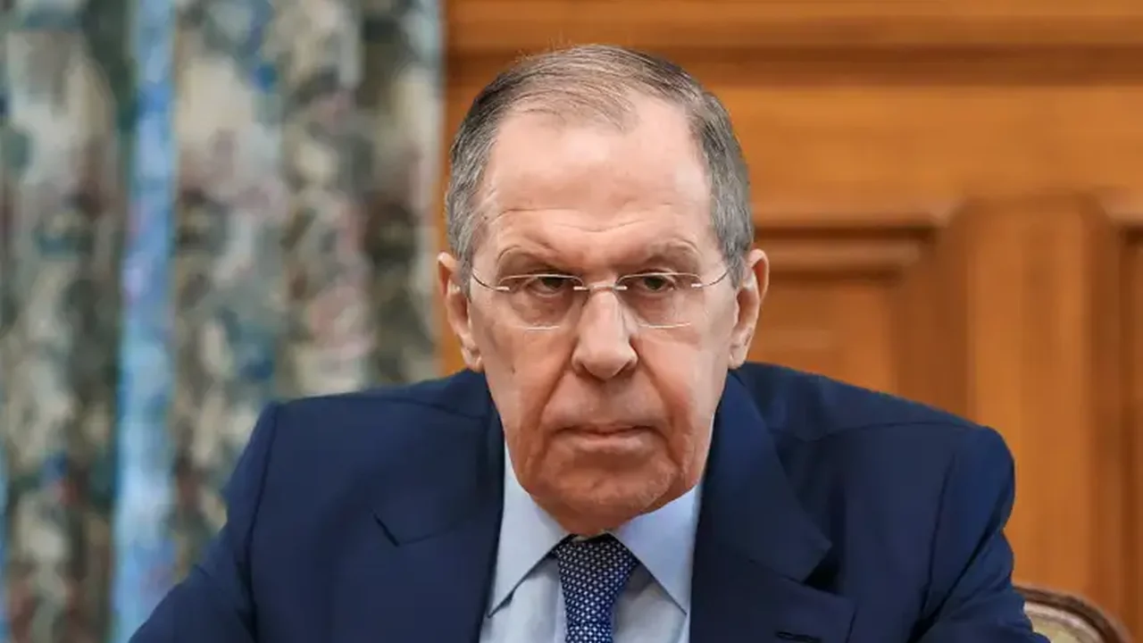 Qualquer francês na Ucrânia seria 'alvo legítimo' para as forças russas, diz Sergey Lavrov