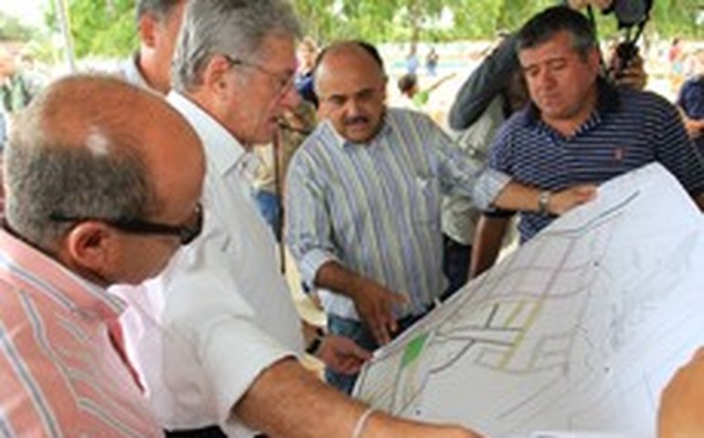 Povoado em Atalaia ganha obras de drenagem e pavimentação