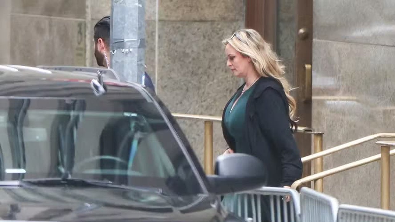 Stormy Daniels: Ex-atriz pornô bate boca com advogada de Trump, que tenta desacreditar seu depoimento em julgamento histórico 
