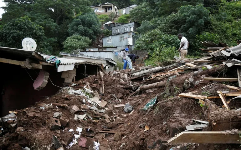 Pelo menos 169 pessoas morrem durante temporada de chuvas na África Oriental; fotos