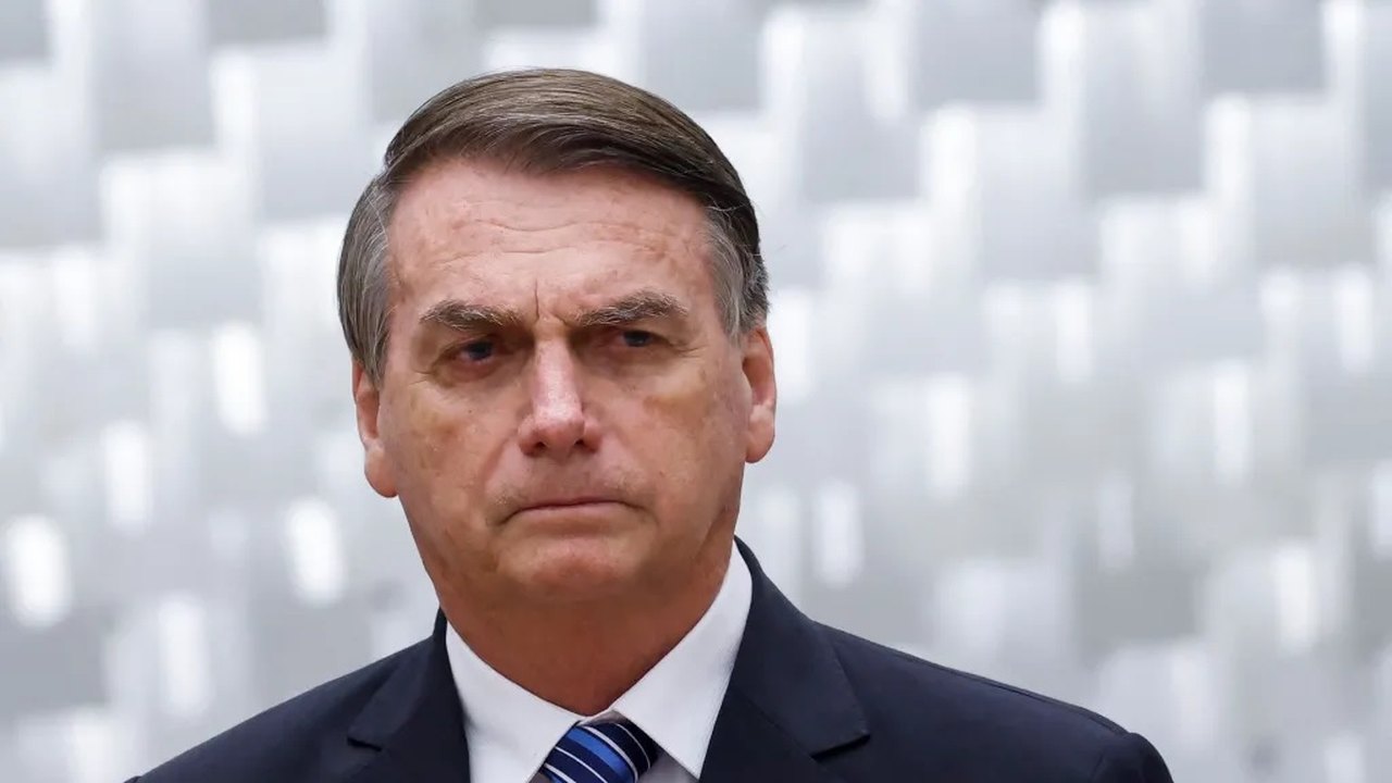 Bolsonaro é internado com dores abdominais nos Estados Unidos
