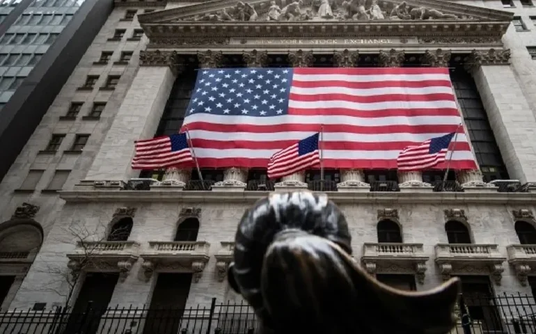 Bolsas de Nova York fecham em alta e têm recuperação parcial com tecnologia e mineradoras