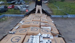 Carga contrabandeada com 280 mil maços de cigarros é apreendida pela PRF em Sergipe / Foto: Foto: PRF/SE