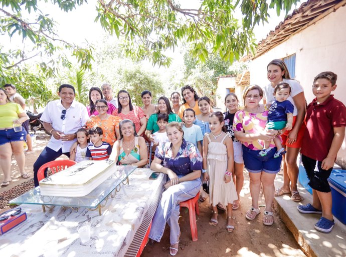 Prefeitura de Palmeira entrega casa nova e mobiliada a idoso vítima das chuvas